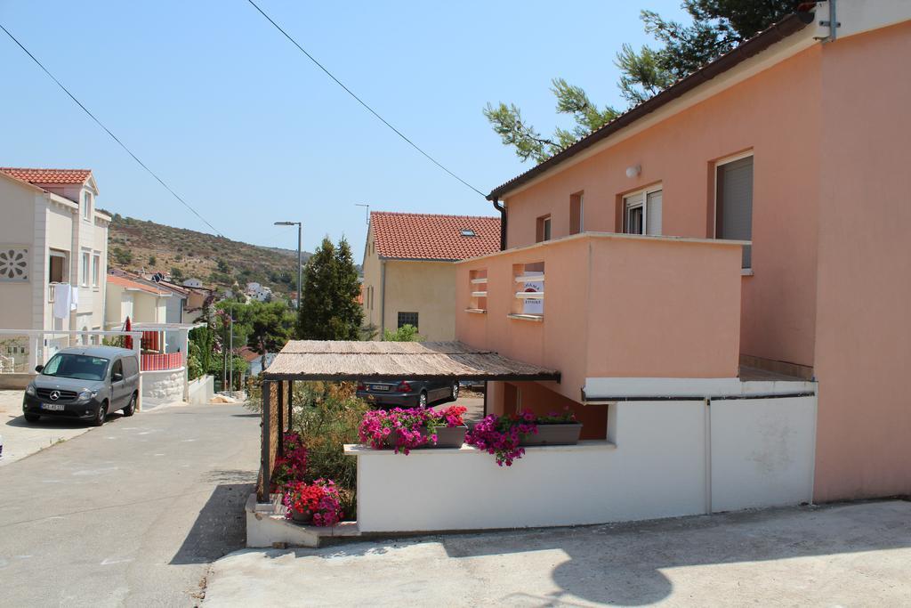 Apartments Luvi Trogir Exterior photo